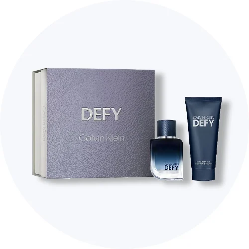 Gavesæt med Calvin Klein Defy eau de toilette og bodylotion i en grå æske.