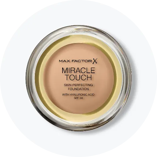 Her ses Max Factor Miracle Touch Skin Perfecting Foundation i en rund beholder med guldfarvede detaljer. På produktet står blandt andet “With Hyaluronic Acid” og “SPF 30”.