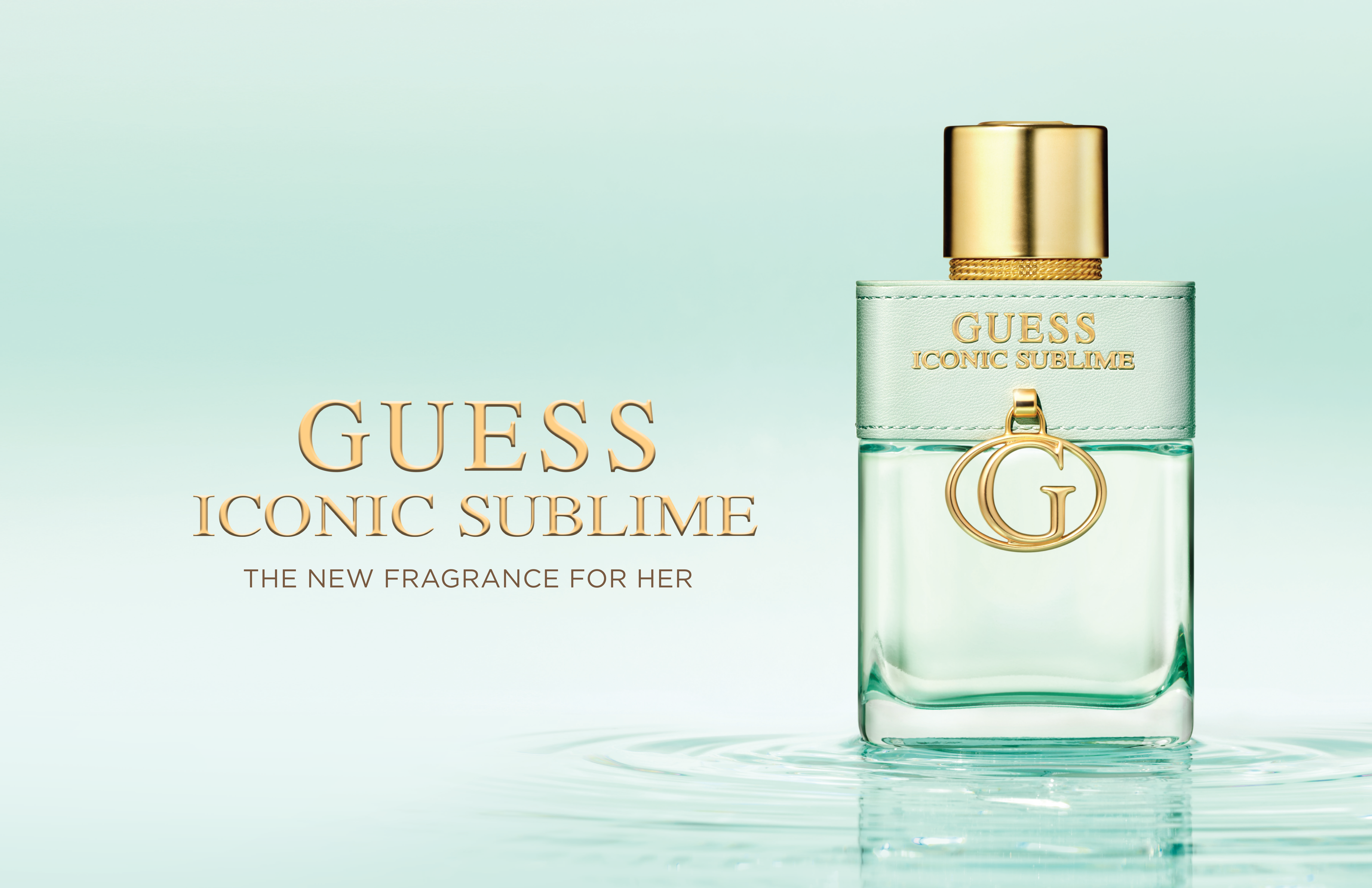 Her ses et billede af en parfumeflakon fra GUESS placeret til højre mod en lys, blågrøn baggrund med vandringe. På billedet står teksten “GUESS ICONIC SUBLIME” samt “THE NEW FRAGRANCE FOR HER”. Flakonen har et guldfarvet låg og et “G”-vedhæng.