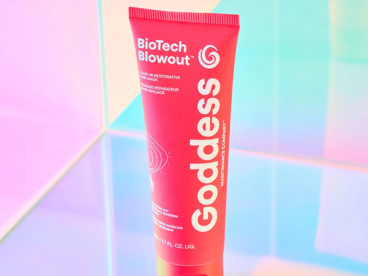 Pink tube med BioTech Blowout™ genopbyggende leave-in hårmaske fra Goddess.