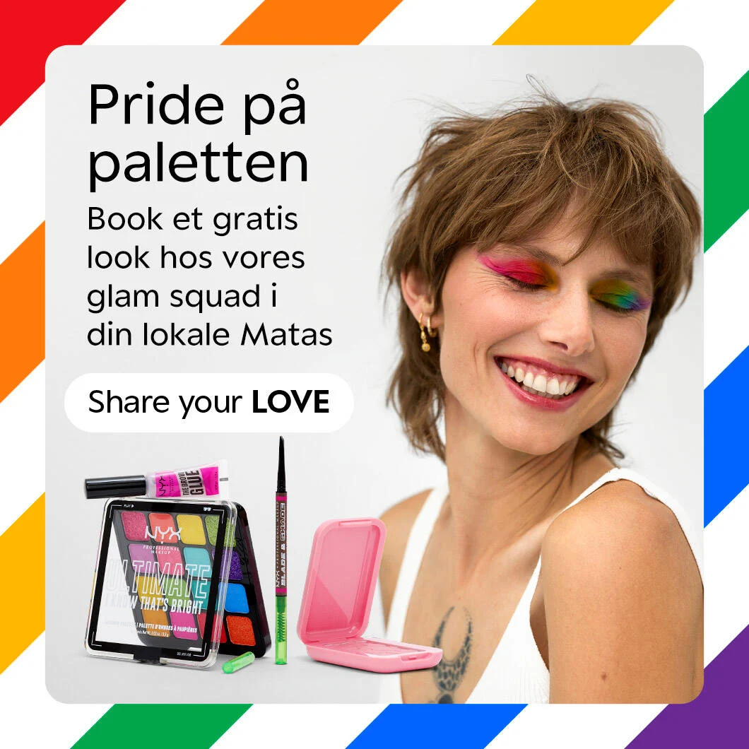 Farverigt Pride-banner med regnbuestriber langs kanten. Til højre ses en smilende person med kort hår og regnbuefarvet øjenmakeup i pink, gul, grøn og blå nuancer. Til venstre står teksten ‘Pride på paletten’ og information om gratis makeup-look hos Matas. Nederst vises flere makeup-produkter, blandt andet øjenskyggepalette, eyeliner og blush. Banneret har et festligt og inkluderende udtryk.