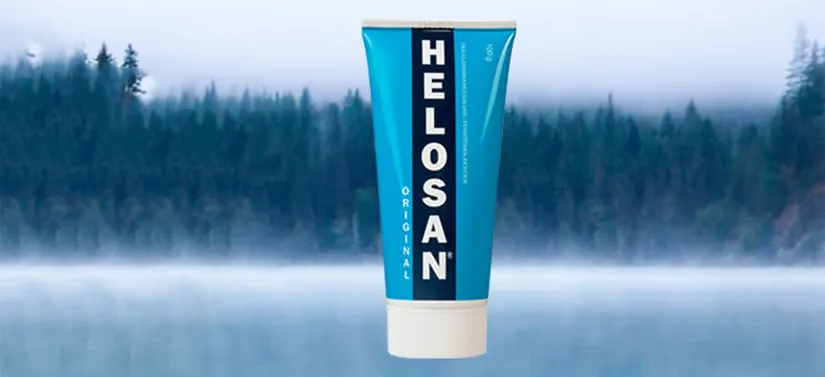Her ses et blåt produkt i midten. I baggrunden ses et vintervejr.