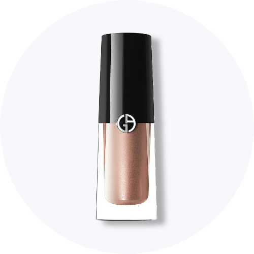 Her ses et Giorgio Armani makeup-produkt i en skinnende rosa-bronze nuance med sort låg og sølvfarvet Armani-logo på forsiden.