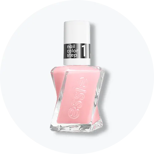 Her ses en Essie neglelak i en lys rosa nuance. Flakonen har hvidt låg med teksten “Nail Color Step 1” og står mod en lys baggrund.