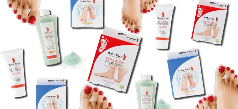 Her ses en hvid baggrund med fødder og forskellige produkter i røde, blå og grønne farver.