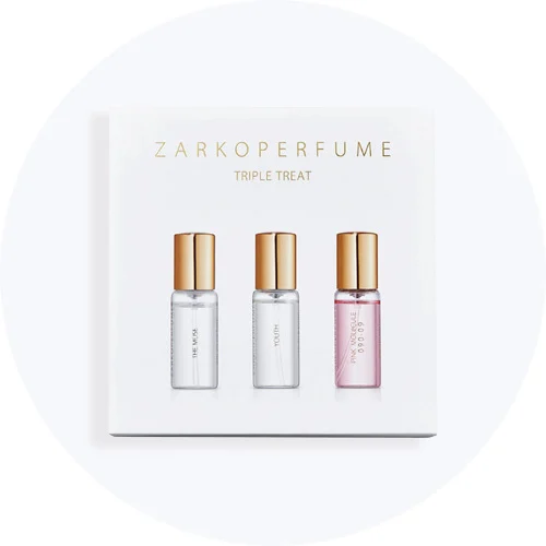 Zarkoperfume Triple Treat gavesæt med tre små parfumer i hvid æske på lys grå baggrund.