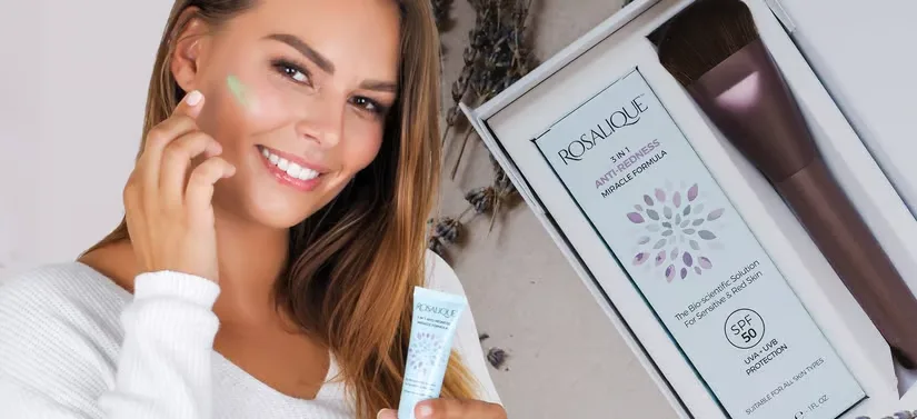 Kvinde bruger Rosalique produkt. Produktet ses i større format til højre