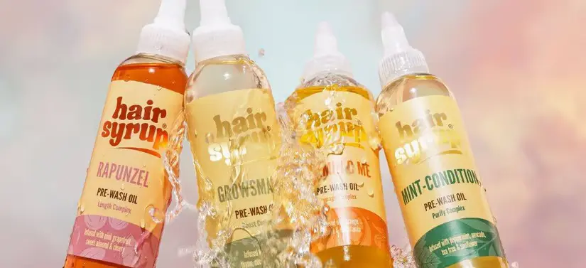 Her ses en baggrund i forskellige lyse farver med fire produkter, som alle har forskellige farver, men med et gult label.