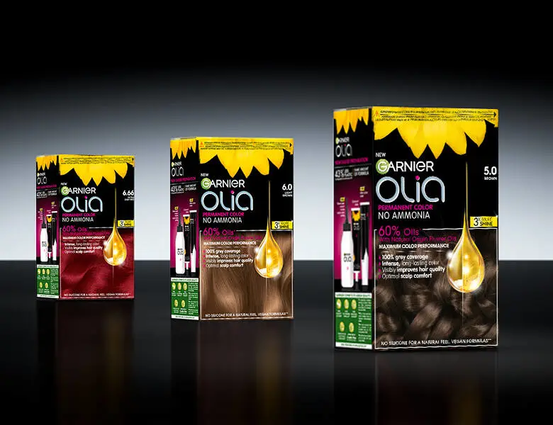 Her ses en mørk baggrund med tre produkter.