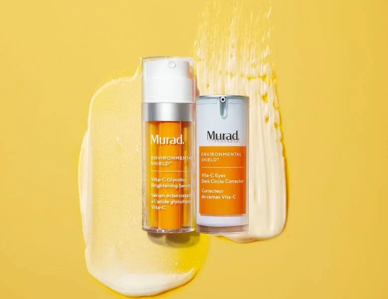 Her ses en gul baggrund med to orange produkter.