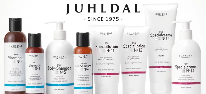 Her ses en hvid baggrund med et sort logo i toppen. Nedenunder ses en række af en hel del produkter. 