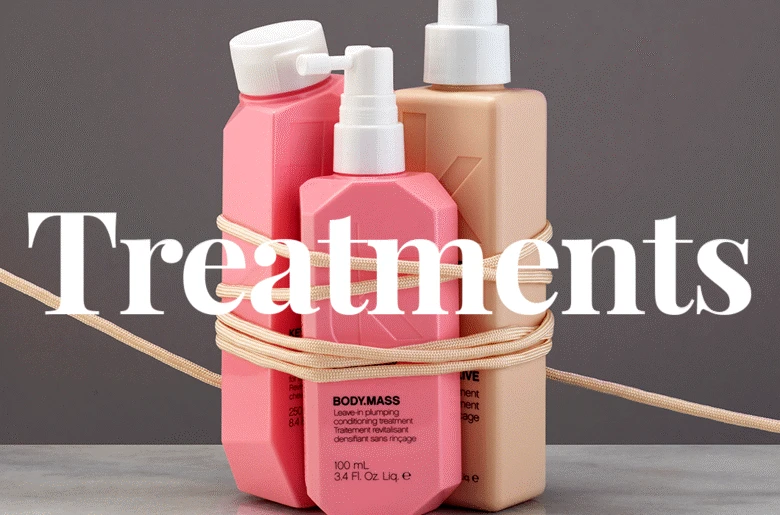 Her ses "Treatments" i hvid foran tre produkter på en grå baggrund. 