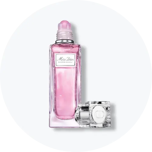 Her ses en lyserød miniversion af Miss Dior parfumen. 