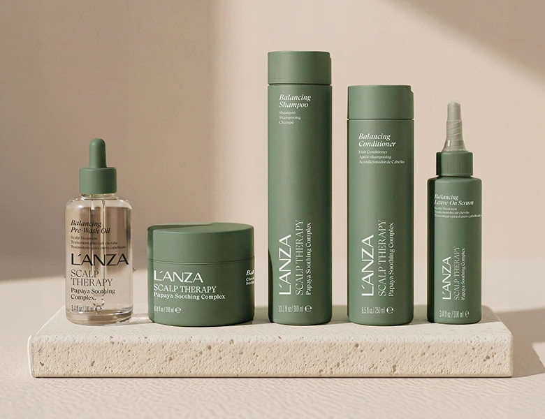 Fem L'ANZA SCALP THERAPY Papaya Soothing Complex produkter: pre-wash olie, hårkur, shampoo, balsam og leave-on serum.