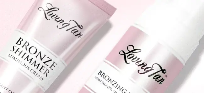 Her ses to Loving Tan produkter på en lyserød baggrund.