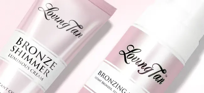 Her ses to Loving Tan produkter på en lyserød baggrund. 