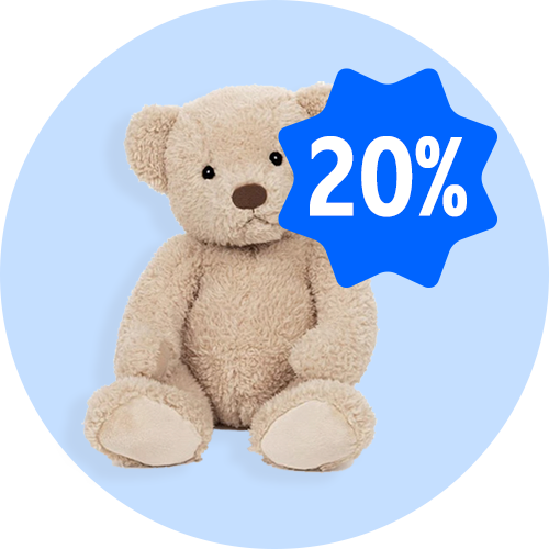 Beige bamse på lyseblå baggrund med blåt kampagnemærke med 20%.