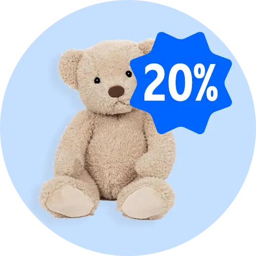 Beige bamse på lyseblå baggrund med blåt kampagnemærke med 20%.