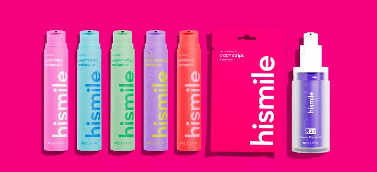 Her ses en pink baggrund med en masse forskelligfarvede produkter.