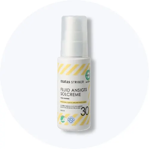Her ses en Matas Striber fluid ansigtssolcreme SPF 30 i en hvid pumpeflaske på en lysegrå baggrund.