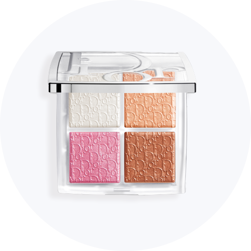 Her ses en Dior Backstage Glow Face Palette med fire nuancer i hvid, fersken, rosa og bronze. Paletten er åben og har et transparent låg med Dior-logo.