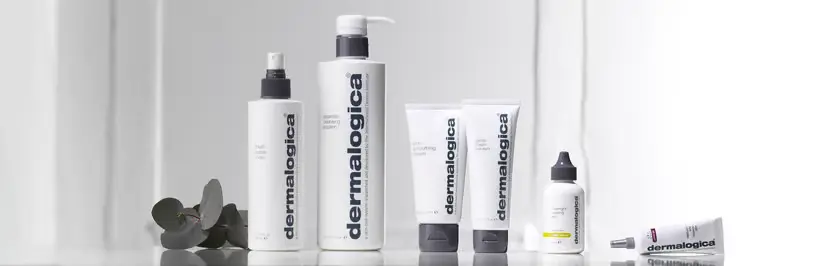 Her ses en række af Dermalogica produkter på en lys baggrund. 