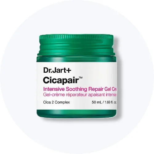 Her ses en Dr.Jart+ Cicapair Intensive Soothing Repair Gel Cream i en hvid og grøn krukke på en lys baggrund.