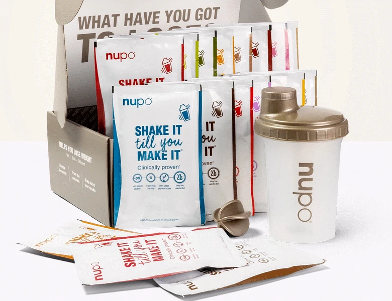 Her ses en masse forskellige poser med Nupo produkter samt en shaker-dunk. Baggrunden er hvid.