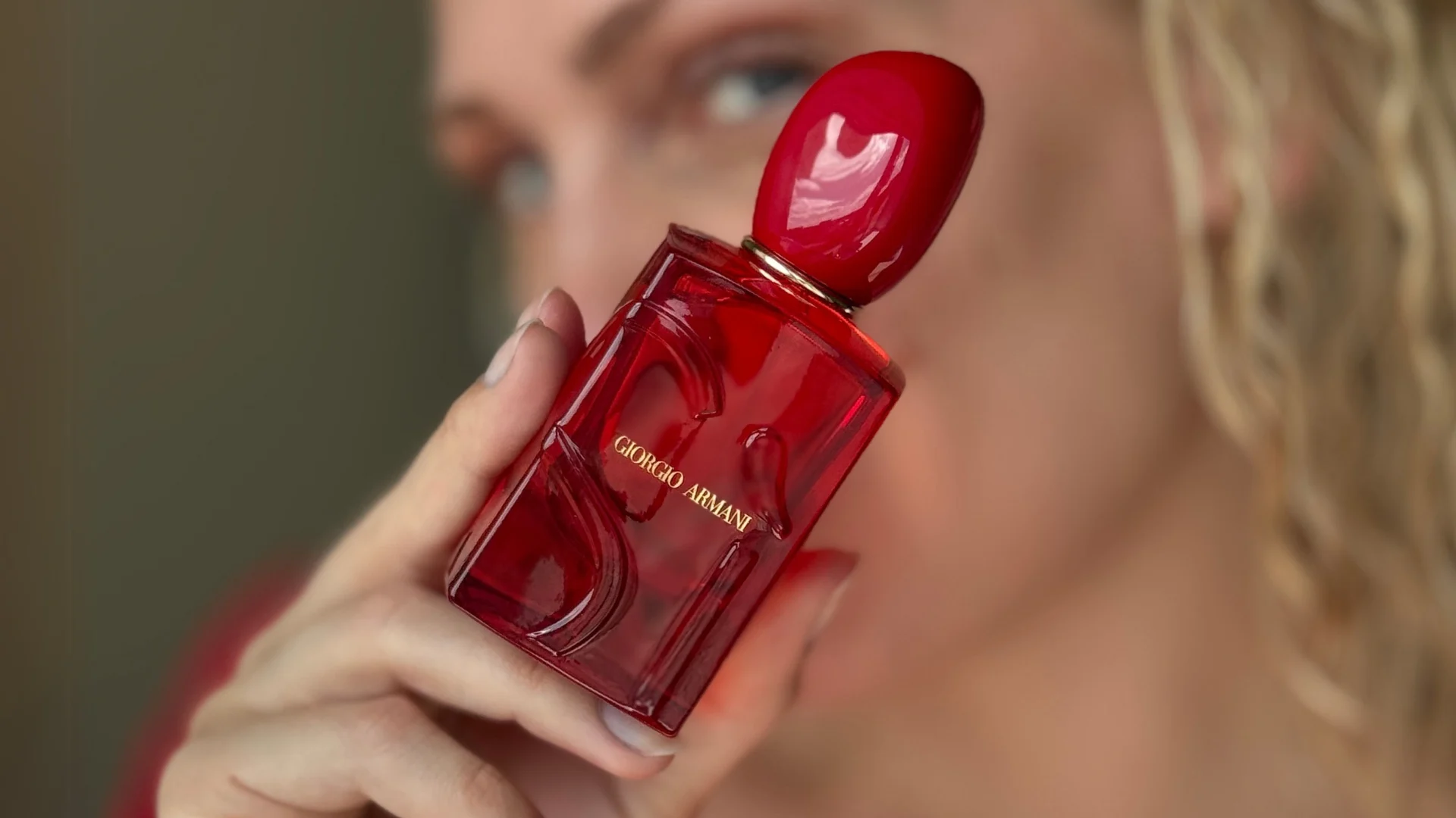 armani16-9.png