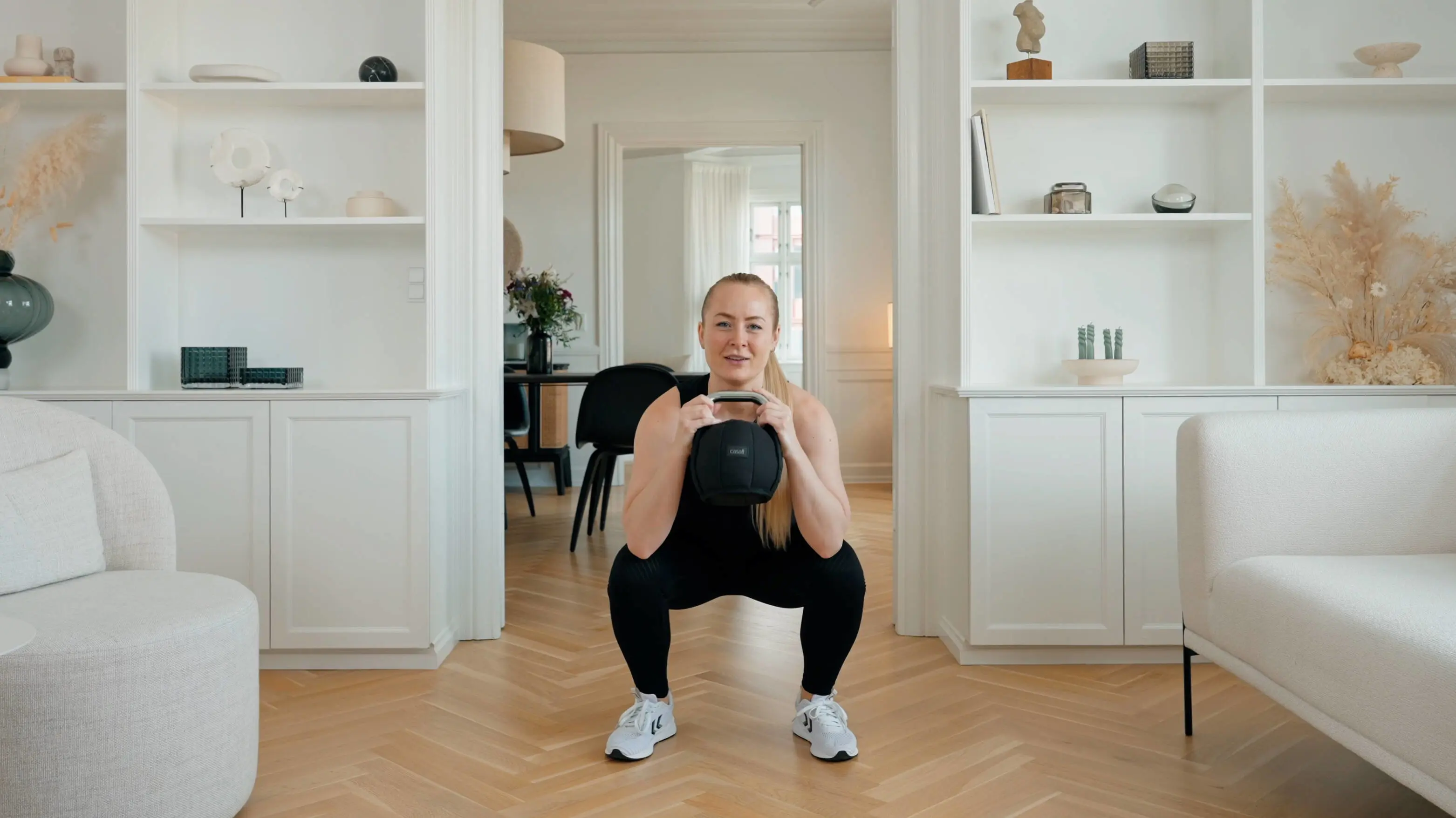 Still af goblet squat.jpg