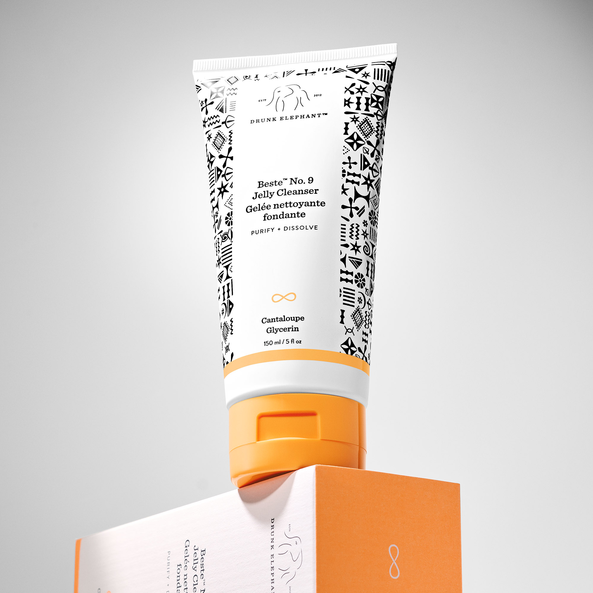Drunk Elephant -puhdistusgeeli "Beste No. 9 Jelly Cleanser" sisältää cantaloupe-melonia ja glyseriiniä. Pakkaus on valkoinen ja oranssi.