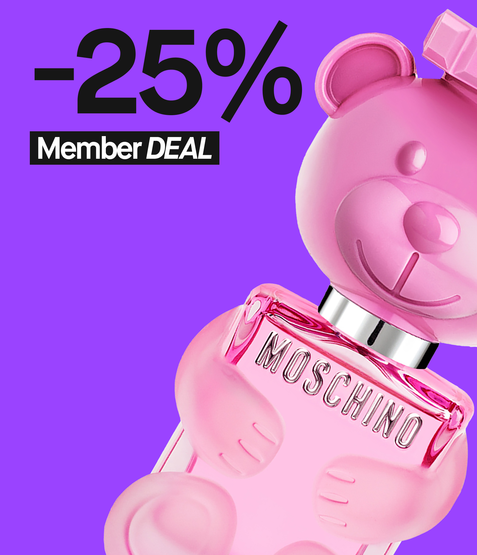 Vaaleanpunainen Moschino-hajuvesipullo, joka on nallen muotoinen. Taustalla violetti väri ja tekstinä "-25% Member DEAL".
