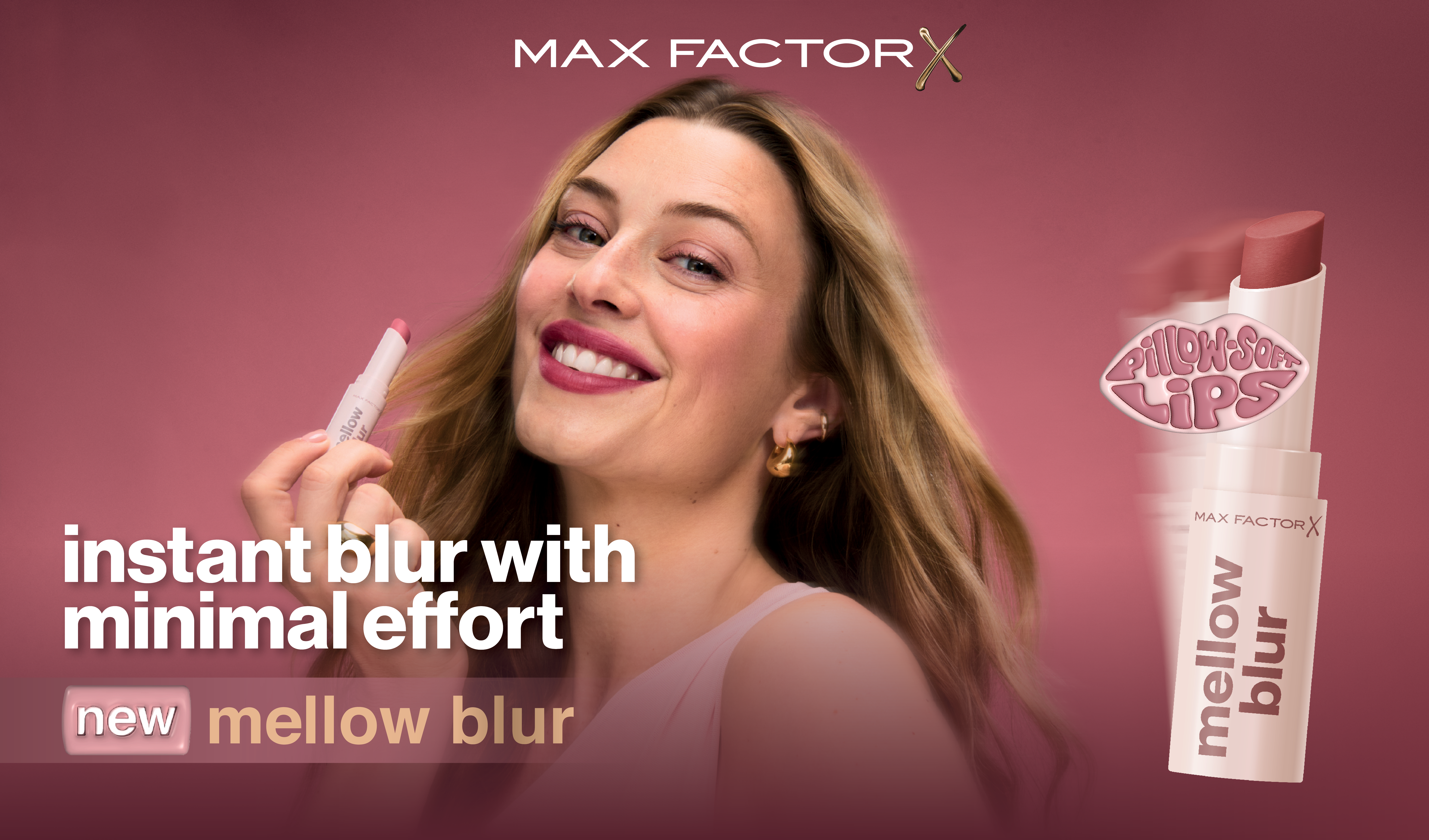 En person smiler og holder en Max Factor leppeprodukt, med teksten “instant blur with minimal effort” og “new mellow blur”, samt produktvisning på rosa bakgrunn.