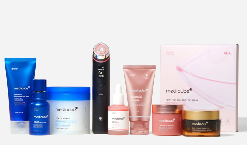 Medicube-produkter, inkludert ansiktspleieprodukter og en elektronisk hudpleieenhet.