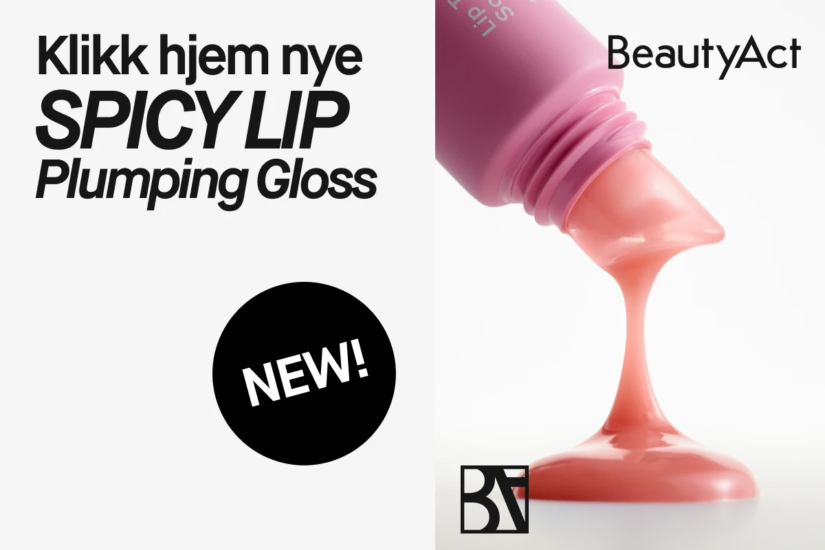 Bilde som viser en reklame for BeautyAct Spicy Lip Plumping Gloss. Teksten "NEW!", "Klicka hem nya SPICY LIP Plumping Gloss" og "BeautyAct" er synlige. En rosa tube med BeautyAct Spicy Lip Plumping Gloss er synlig. Bakgrunnen er hvit.