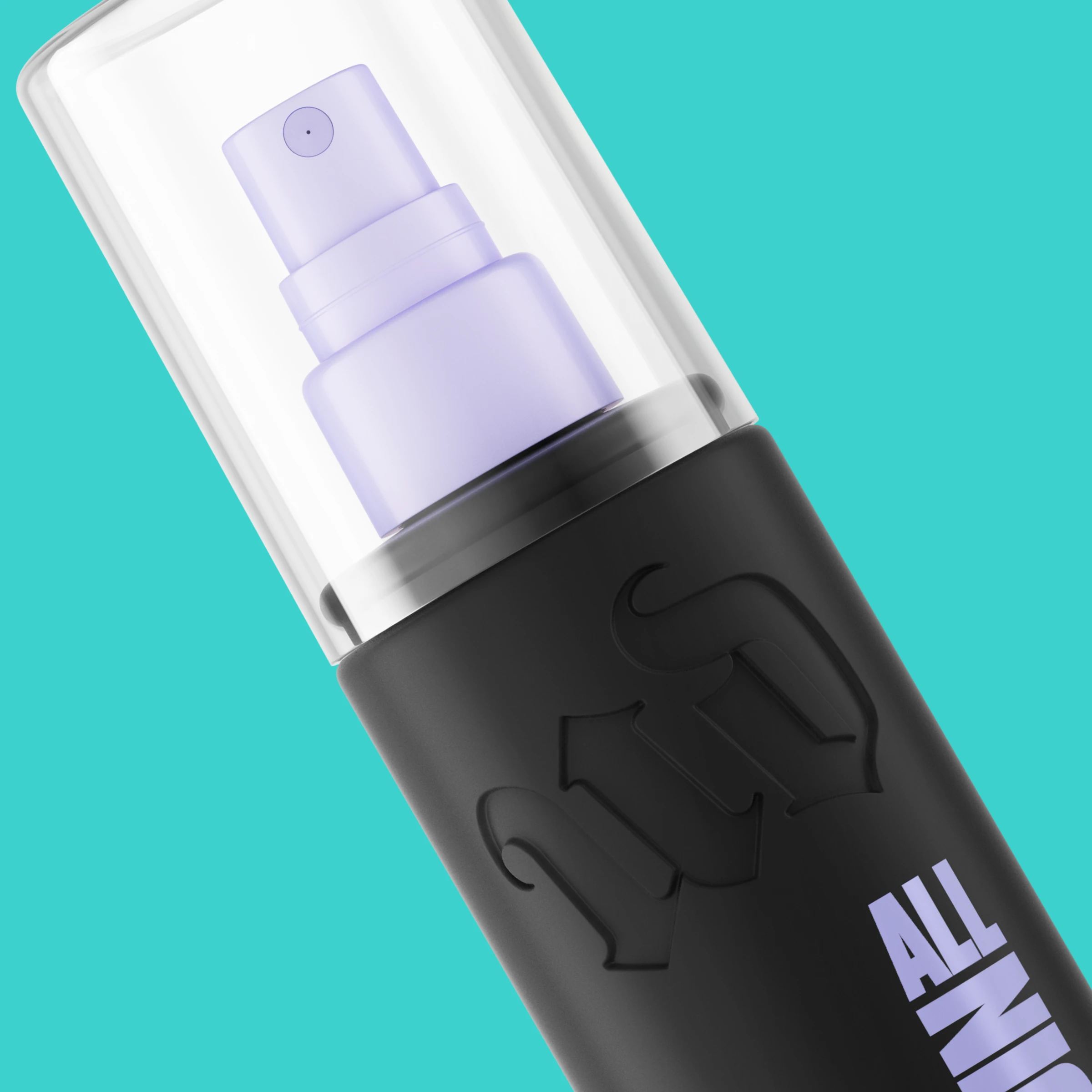 Lähikuva mustasta suihkepullosta, jossa on läpinäkyvä korkki ja vaaleanlila suihkusuutin, asetettuna vinottain turkoosia taustaa vasten.