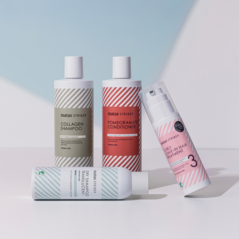 Fire hårpleieprodukter fra Matas Striber plassert mot en lys bakgrunn. Flaskene har et stilig design med diagonale striper i ulike farger: beige, rød, blå og rosa.