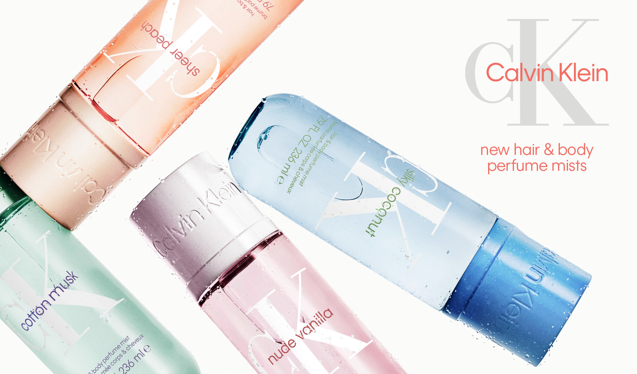 Fyra Calvin Klein hår- och kroppsparfymer på vit bakgrund. Till vänster Cotton Musk, i mitten Nude Vanilla och Sheer Peach, till höger Skin Coconut. Texten "Calvin Klein new hair & body perfume mists" till höger.