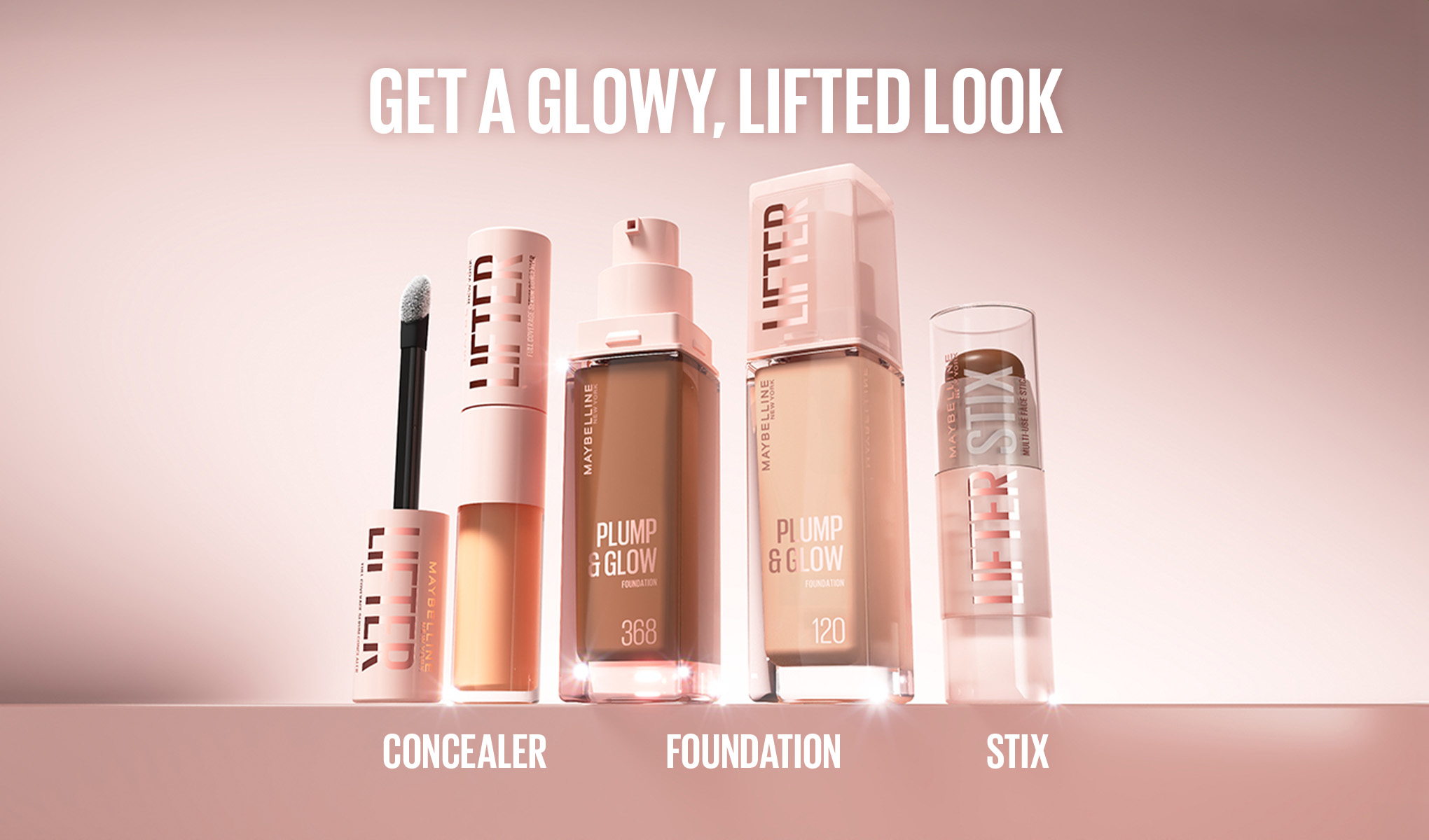 Maybelline sminkeprodukter som concealer, foundation og stift på rosa bakgrunn, med teksten “Get a glowy, lifted look”.