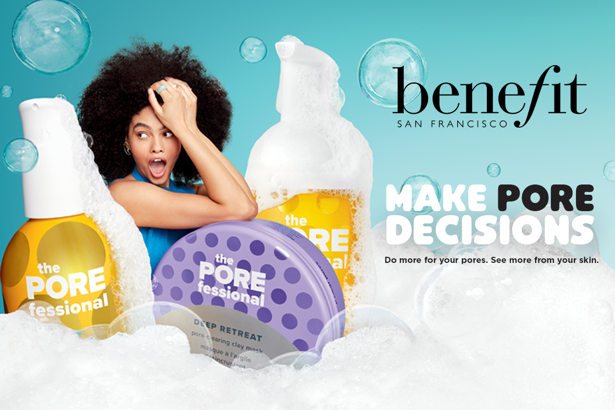 Hudvårdsprodukter från Benefit ur serien "the POREfessional". Produkterna är omgivna av skum och bubblor. En person med lockigt hår syns i bakgrunden. Texten "Make Pore Decisions" och "Do more for your pores. See more from your skin." är synlig på bilden.