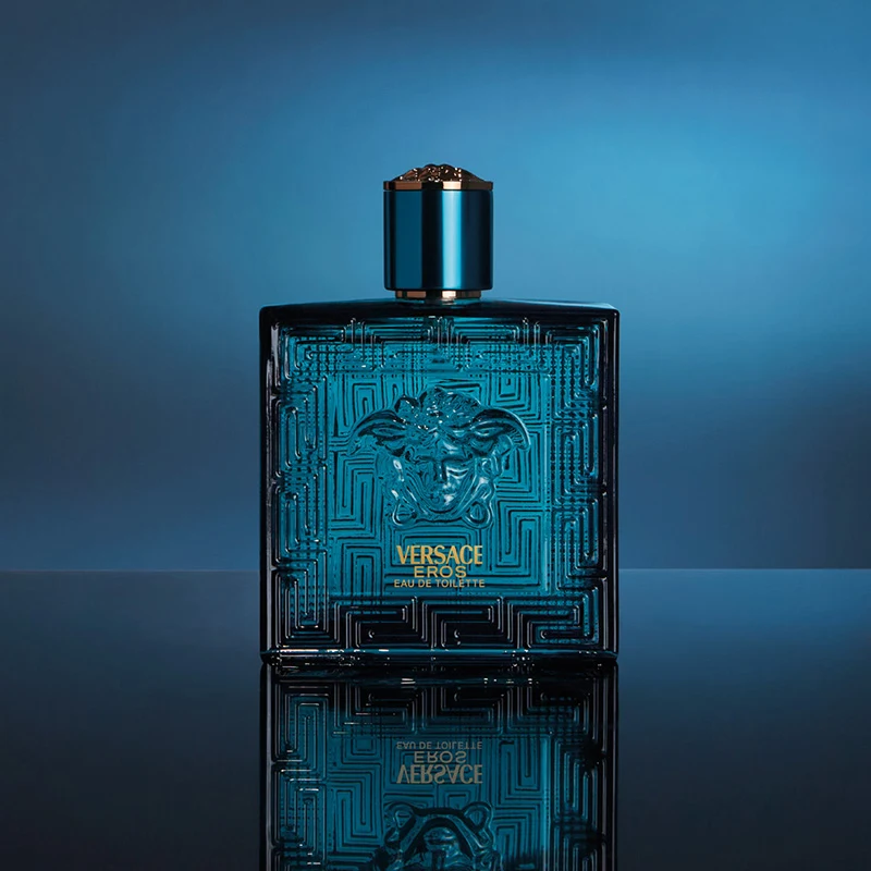En turkis Versace-parfymeflaske.