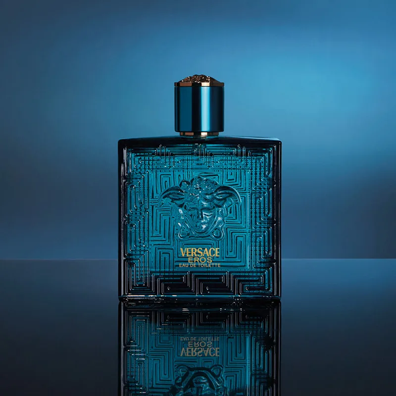 En turkis Versace-parfymeflaske.