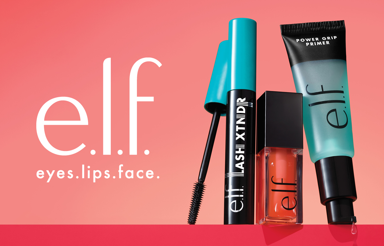 Tre skönhetsprodukter från e.l.f. Cosmetics: en mascara, ett läppglans och en primer, mot en rosa bakgrund med texten "e.l.f. eyes.lips.face."