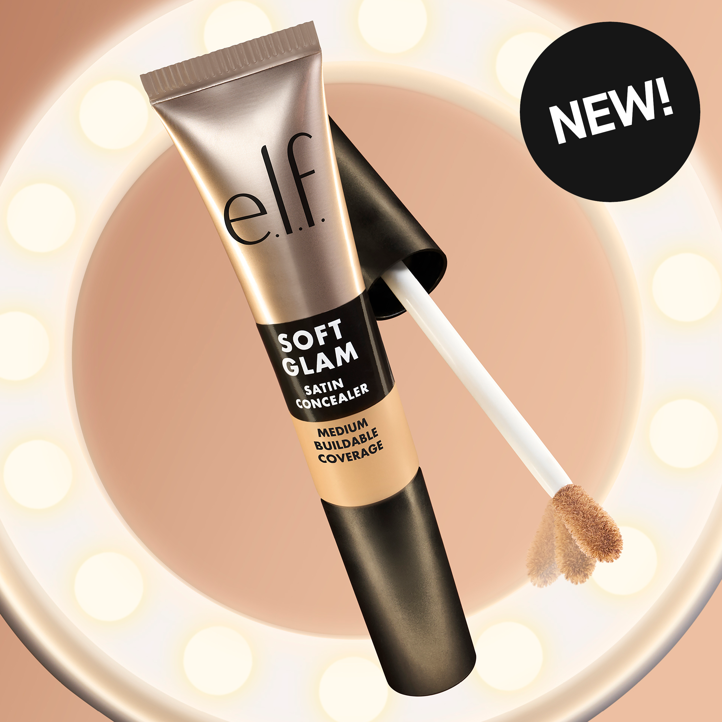 e.l.f. Soft Glam Satin Concealer-sminkprodukt mot ljus, skimrande bakgrund.