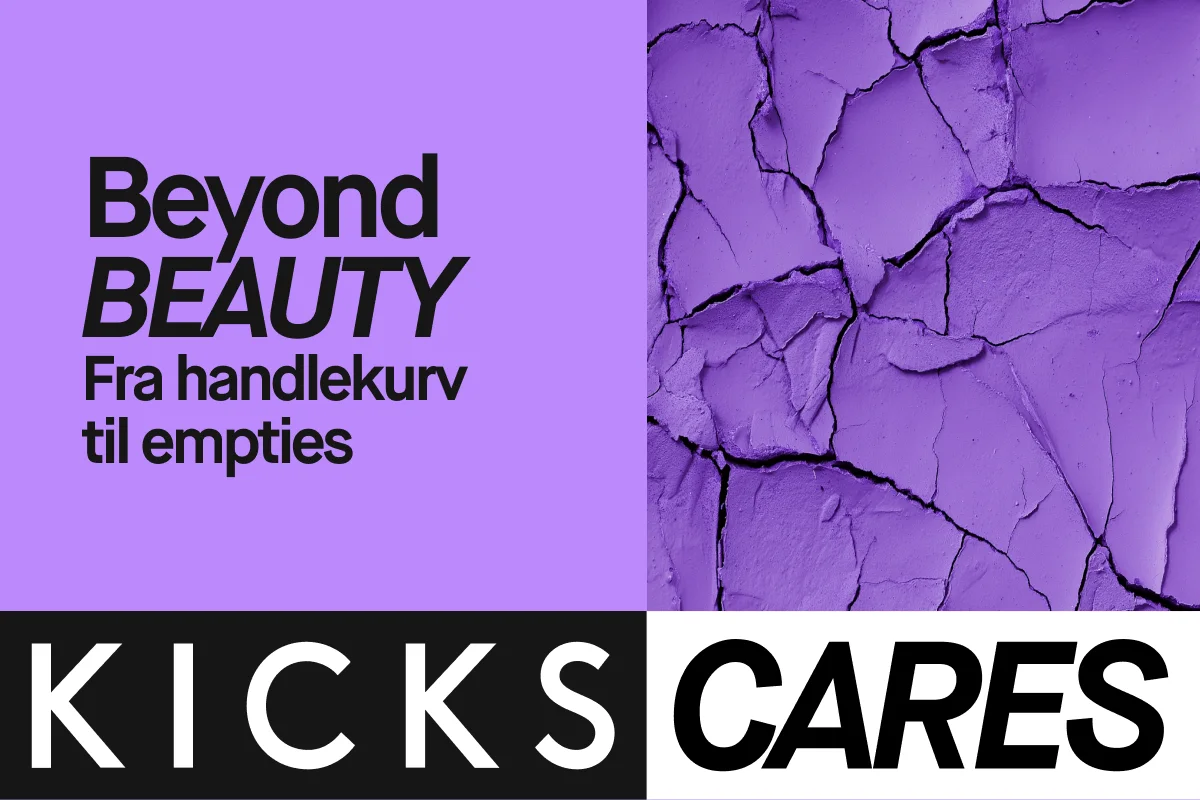 Lilla kampanjebanner med teksten «Beyond BEAUTY – Fra handlekurv til empties». Til høyre vises en lilla sprukket overflate. Nederst står «KICKS CARES» i svart og hvitt.
