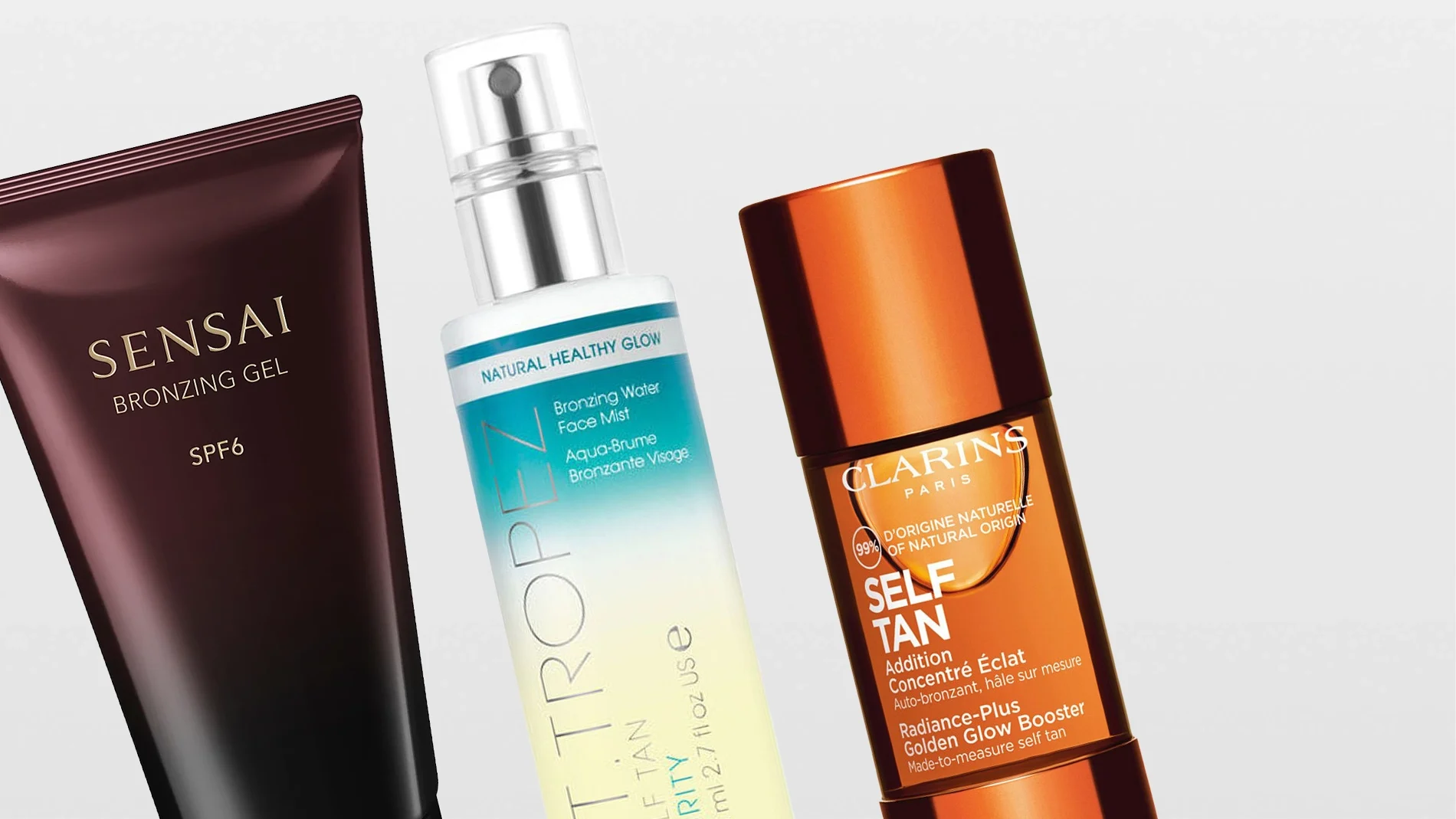 Tre brun-utan-sol-produkter mot ljusgrå bakgrund: SENSAI Bronzing Gel SPF6, St.Tropez Self Tan Purity Bronzing Water Face Mist med texten “Natural Healthy Glow” och Clarins Paris Self Tan Addition Concentré Éclat Radiance-Plus Golden Glow Booster. Förpackningarna visar synlig produkttext för solkysst lyster och brun-utan-sol för ansikte.
