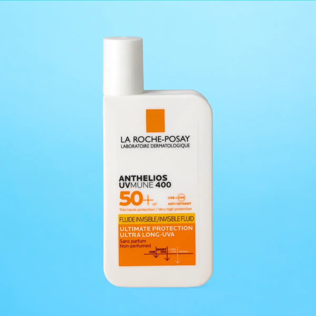 La Roche-Posay Anthelios UVMune 400 SPF 50+ -aurinkosuojatuote vaaleansinisellä taustalla.
