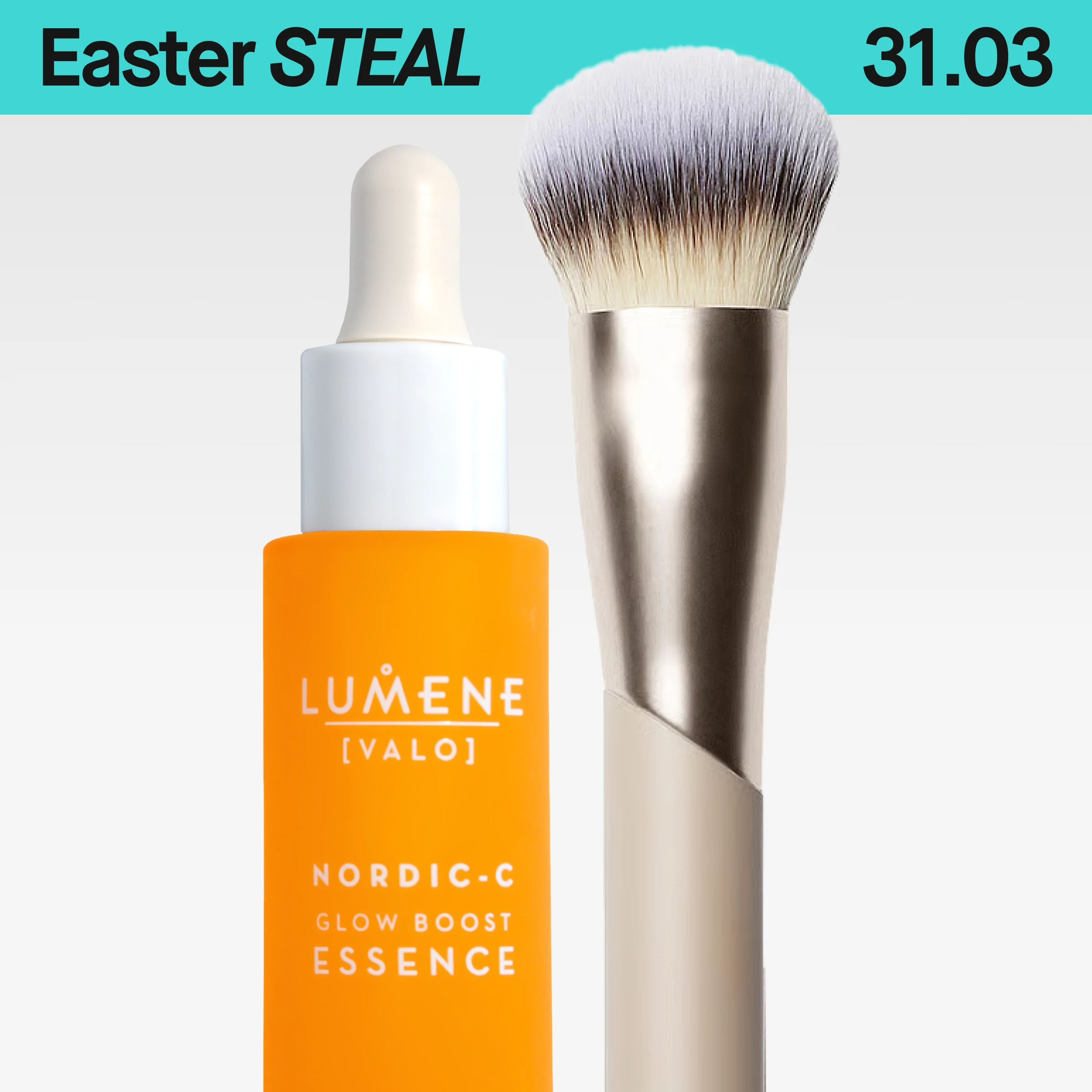 Produktbilde med sminkekost med lyse børstehår og metallhåndtak samt Lumene Nordic-C Glow Boost Essence i oransje flaske med pipette mot lys bakgrunn.