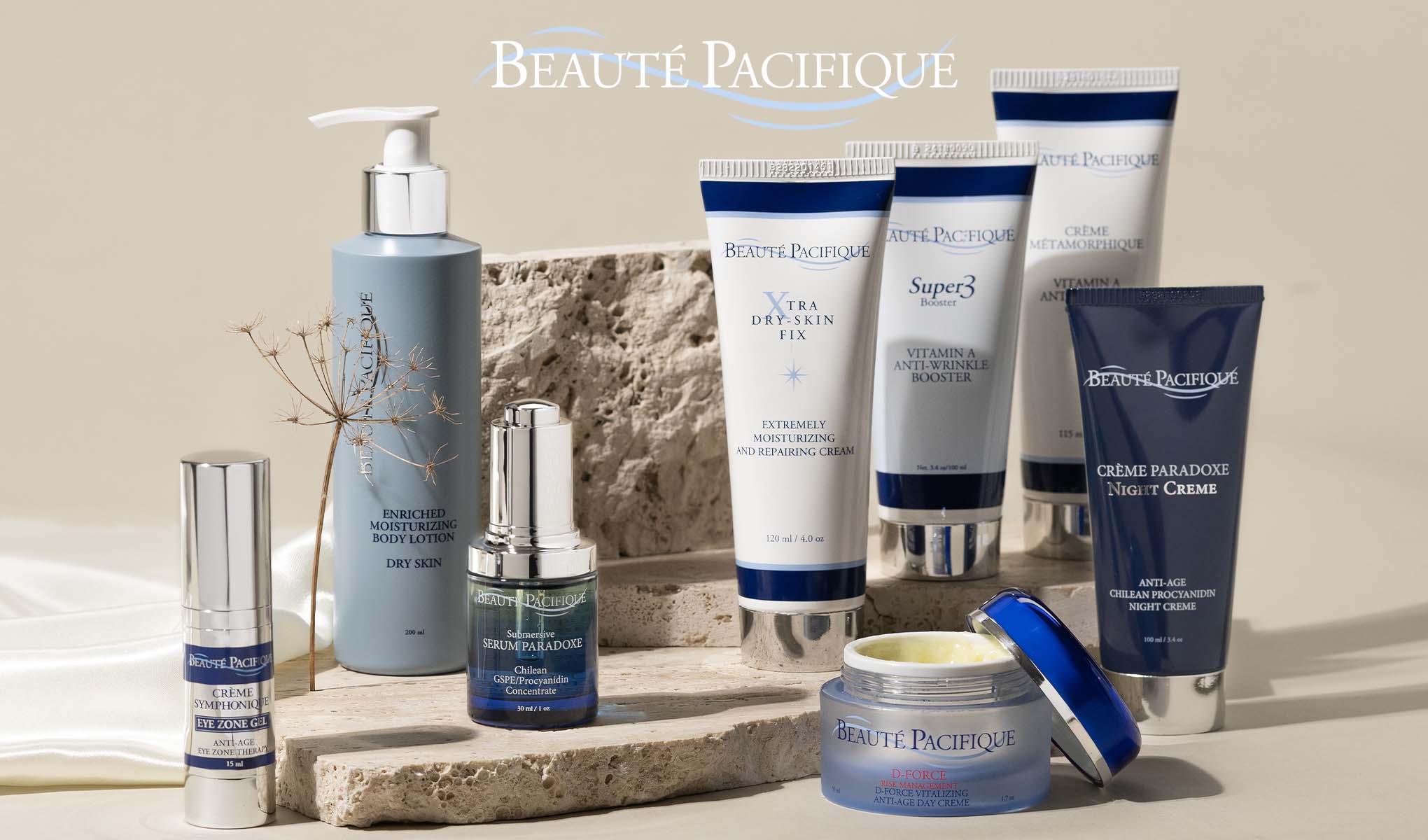 Beauté Pacifique -brändin ihonhoitotuotteiden kokoelma, tyylikkäästi aseteltu kivien ja vaalean taustan päälle. Tuotemerkin nimi Beauté Pacifique näkyy oikeassa yläkulmassa.