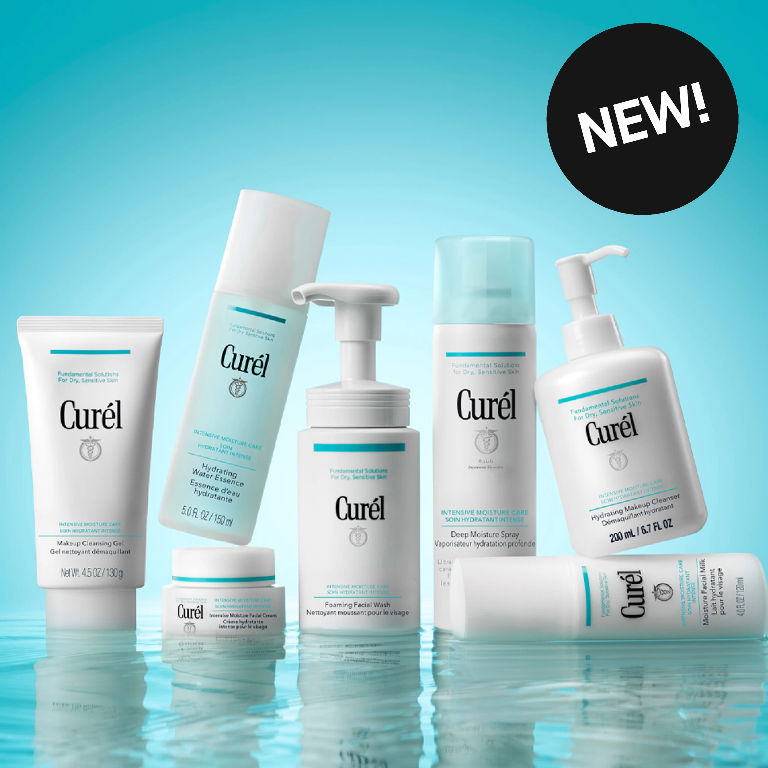 Seitsemän valkoista ja vaaleansinistä Curél Intensive Moisture Care -ihonhoitotuotetta kuivalle ja herkälle iholle turkoosilla heijastavalla pinnalla. Mukana ovat Makeup Cleansing Gel, Hydrating Water Essence, Intensive Moisture Facial Cream, Foaming Facial Wash, Deep Moisture Spray, Hydrating Makeup Cleanser ja Moisture Facial Milk; mustassa merkissä teksti ”NEW!”.